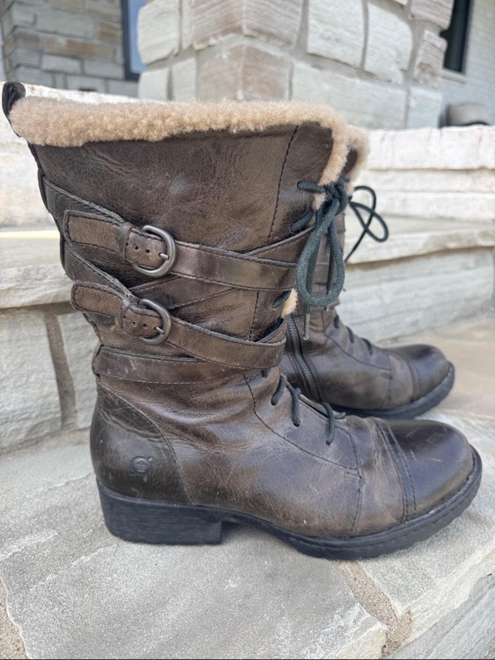 Børn "Zuniga" women's boots, leatherwool lining, and multi-buckle strap accents